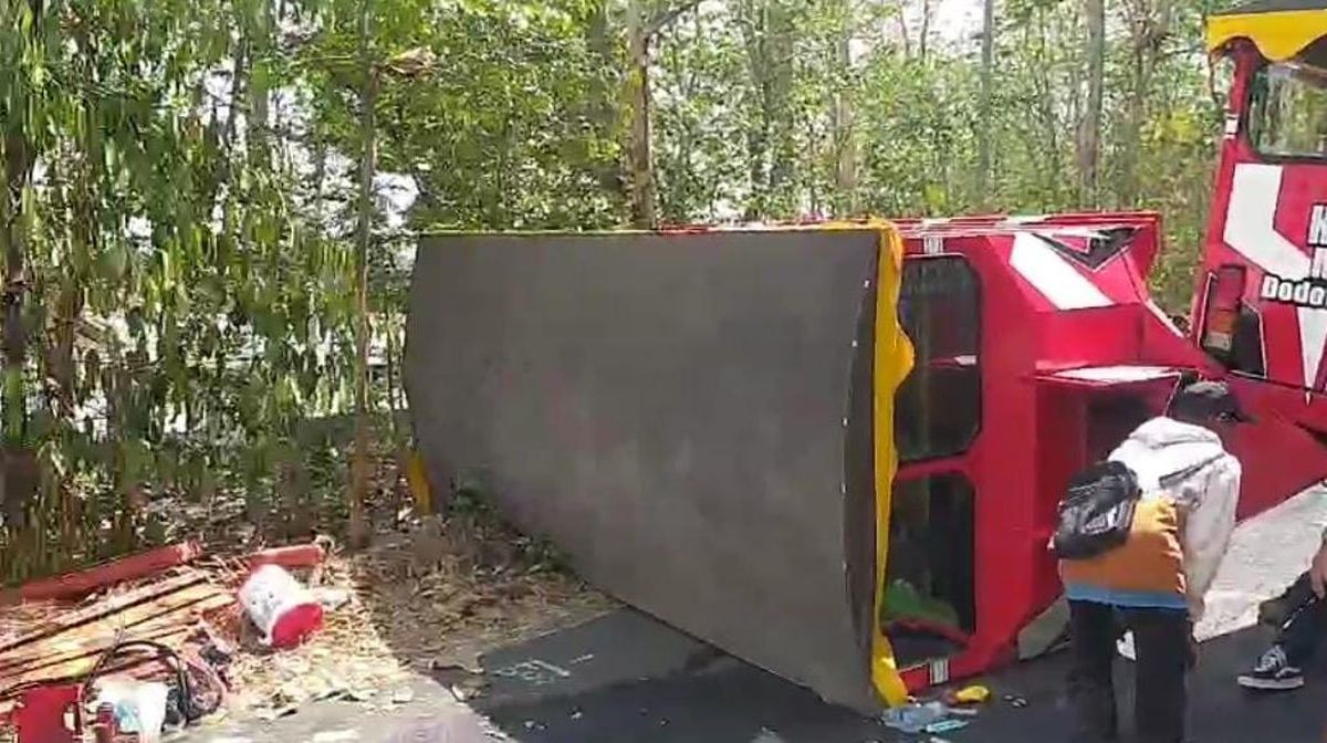 Tragedi Kereta Kelinci Terguling di Mojokerto Saat Halal Bihalal, 1 Tewas dan Puluhan Luka